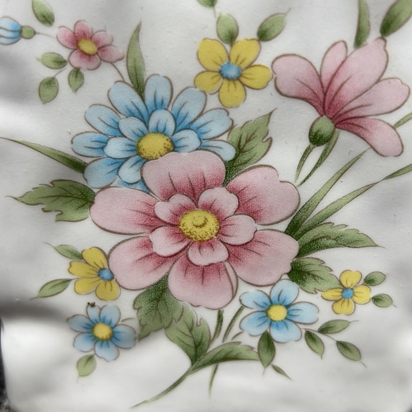 Vintage 1986 FTDA Ceramic Vase Floral Design Made in Japan - Picture 4 of 5